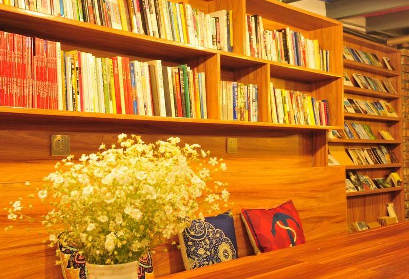 He Huang Memory Youth Hostel