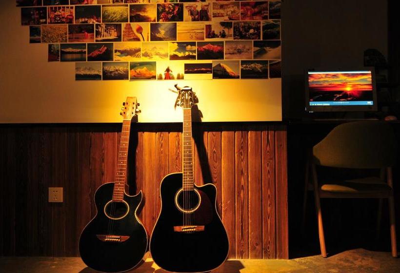 He Huang Memory Youth Hostel