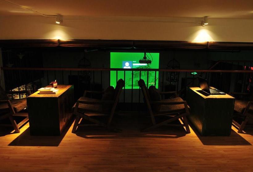 He Huang Memory Youth Hostel