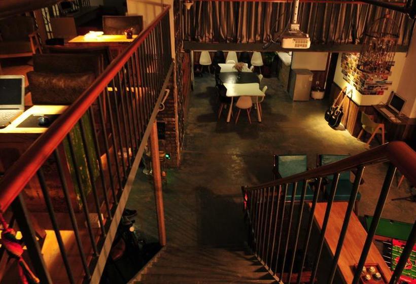 He Huang Memory Youth Hostel