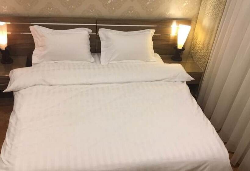 酒店 Platinum The First