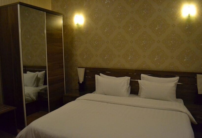 酒店 Platinum The First