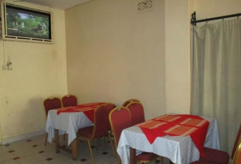 هتل Stadium Holiday Inn Mombasa