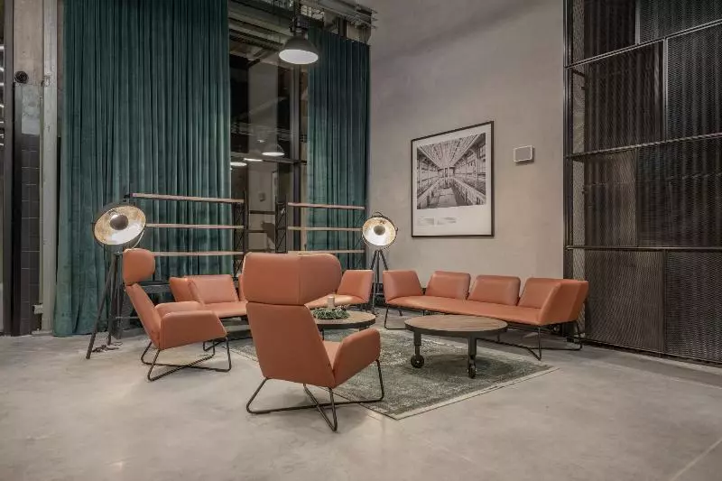 هتل Montownia Lofts & Experience