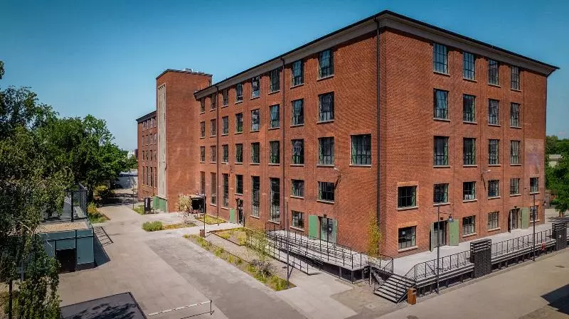 هتل Montownia Lofts & Experience