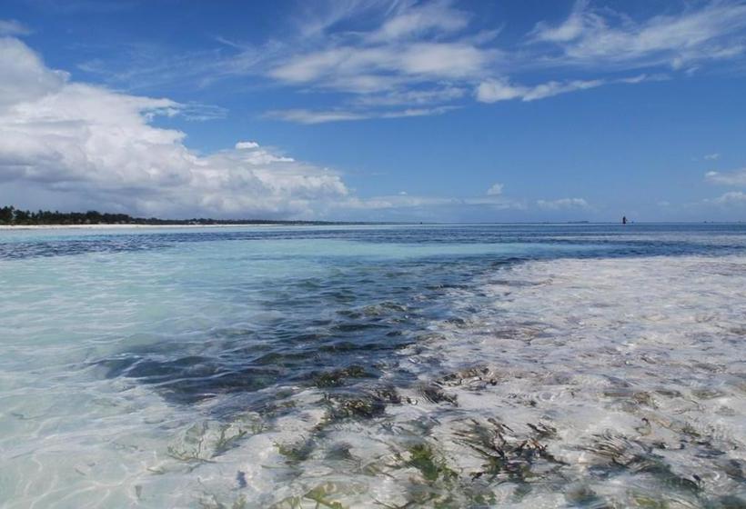 مبيت وإفطار Mama Njoe Lodge