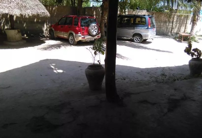 Aamiaismajoitus (B&B) Mama Njoe Lodge