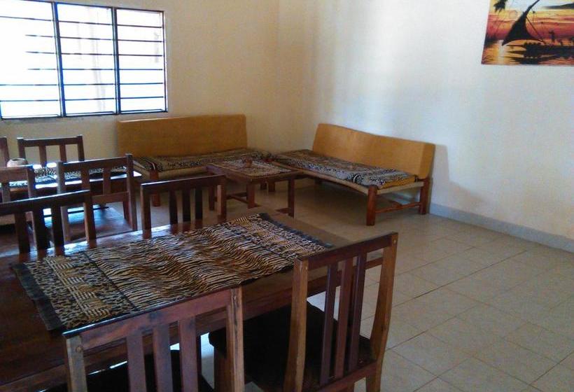 مبيت وإفطار Mama Njoe Lodge