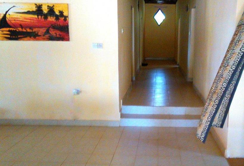 مبيت وإفطار Mama Njoe Lodge