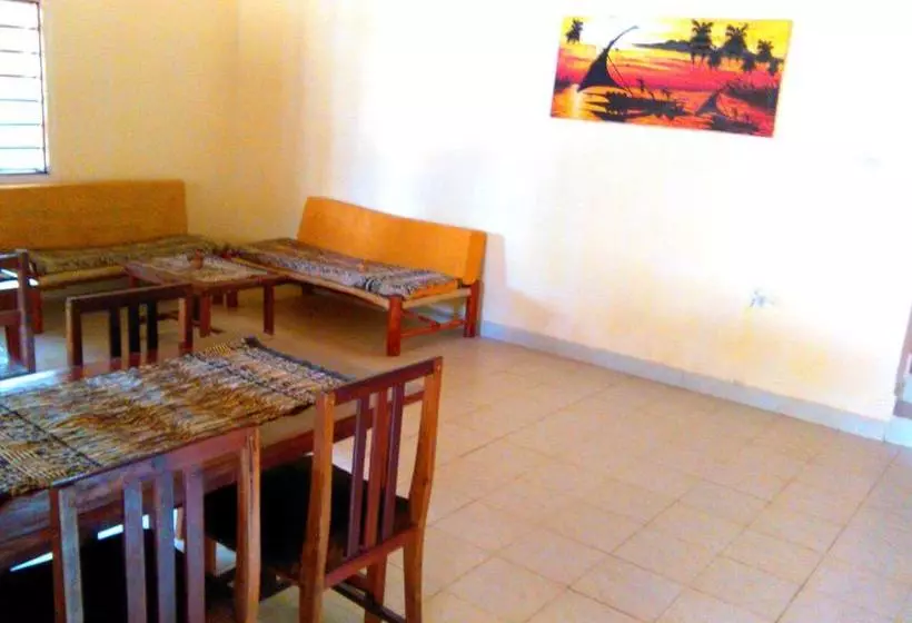 Aamiaismajoitus (B&B) Mama Njoe Lodge