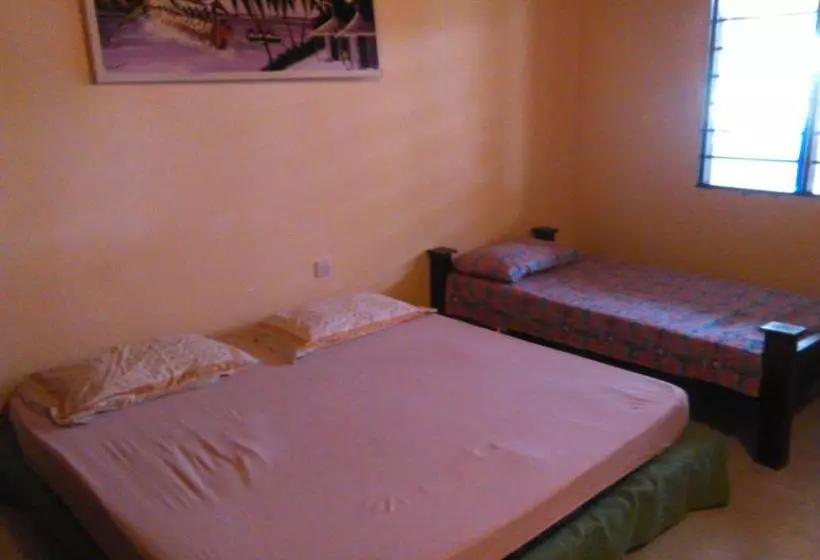 Aamiaismajoitus (B&B) Mama Njoe Lodge