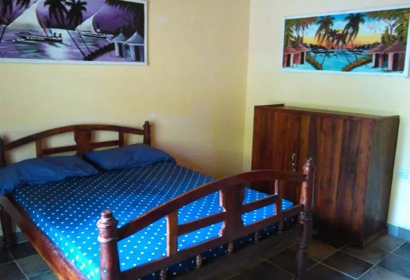 Aamiaismajoitus (B&B) Mama Njoe Lodge