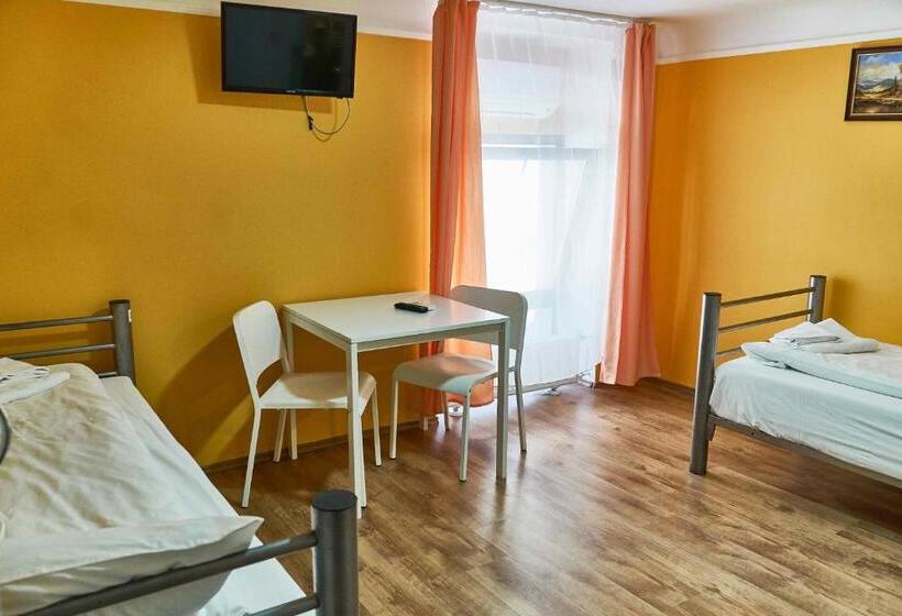 Center Hostel And Guest House