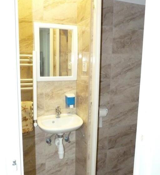 Center Hostel And Guest House