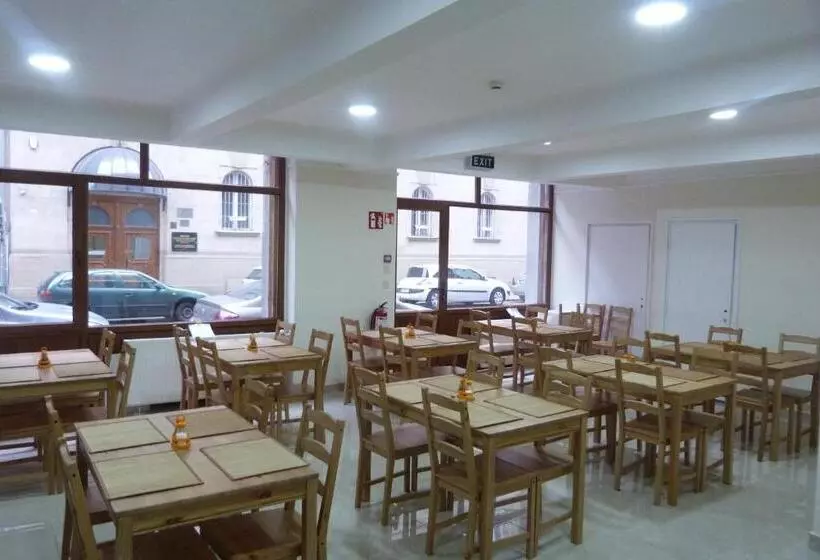 Center Hostel And Guest House