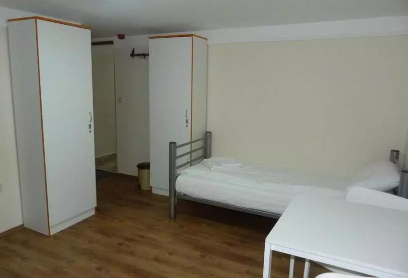 Center Hostel And Guest House