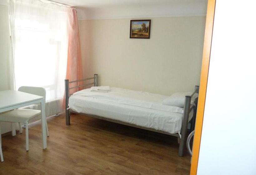 Center Hostel And Guest House