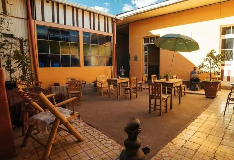 Hostal El Colibri   Hostel