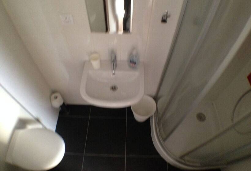 בית מלון כפרי U Cerneho Orla