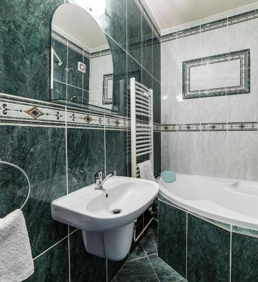 Valašský Hotel A Pivní Lázně Ogar