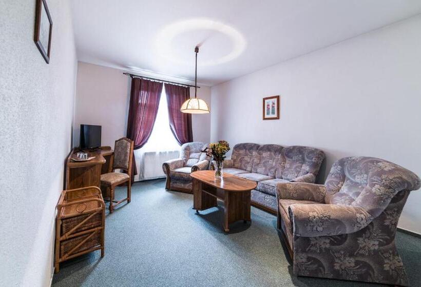 Valašský Hotel A Pivní Lázně Ogar