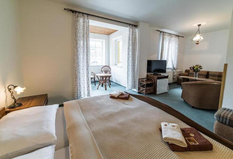 Valašský Hotel A Pivní Lázně Ogar