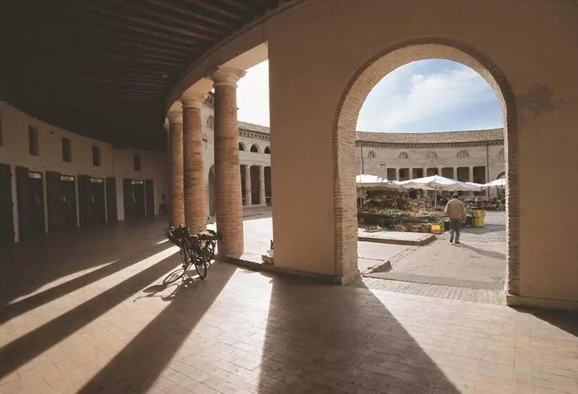 تختخواب و صبحانه Al Foro Annonario