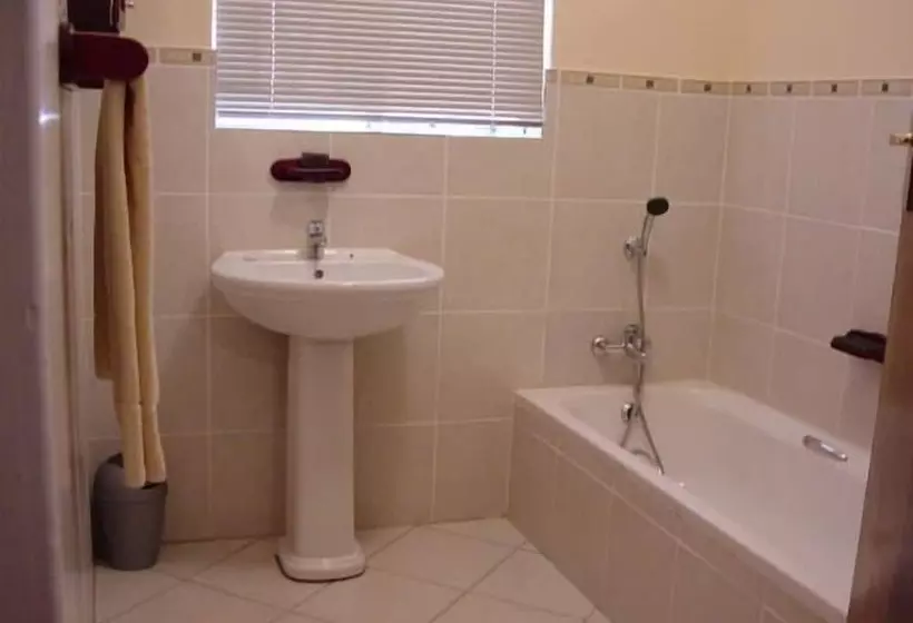 هتل Africlassic Guest House   Harrismith