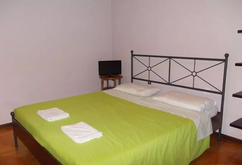 هتل Big Brother Bed & Rooms