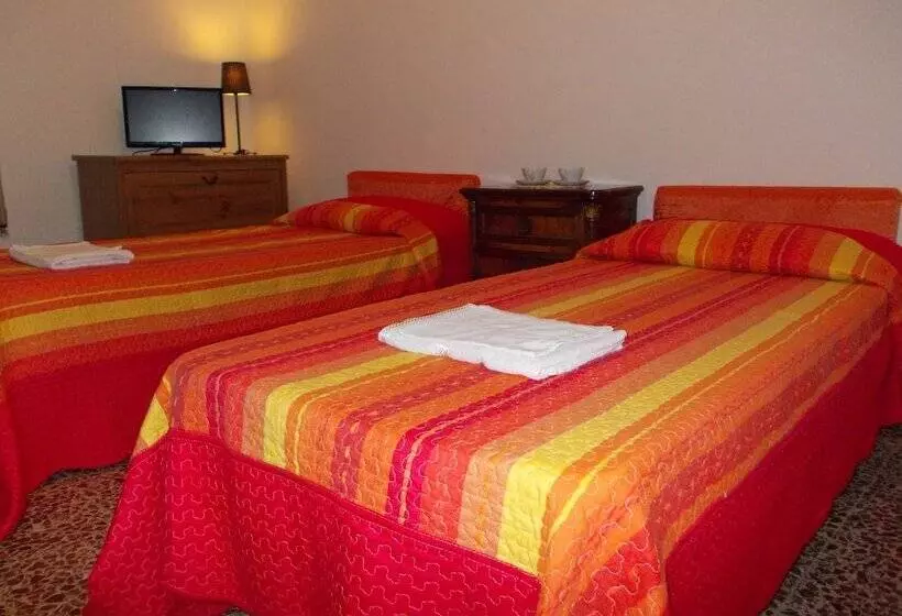 هتل Big Brother Bed & Rooms