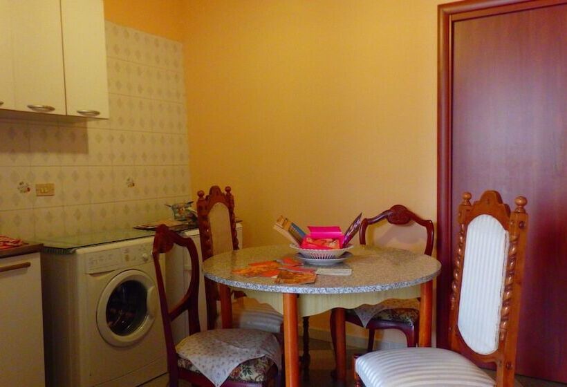 פנסיון Naples Is Your Home