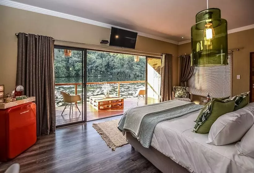 ホテル Bambuu Lakeside Lodge