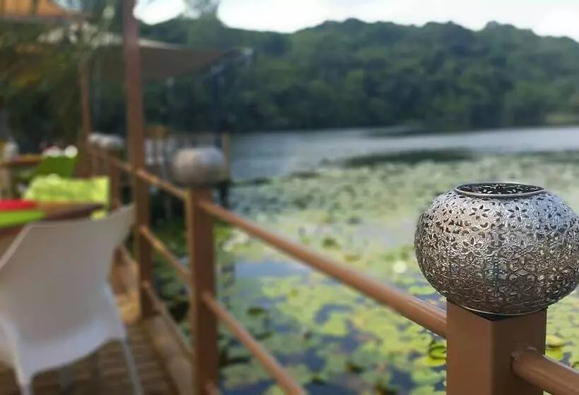 ホテル Bambuu Lakeside Lodge