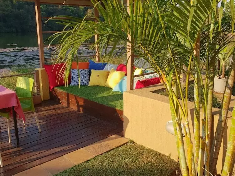 ホテル Bambuu Lakeside Lodge