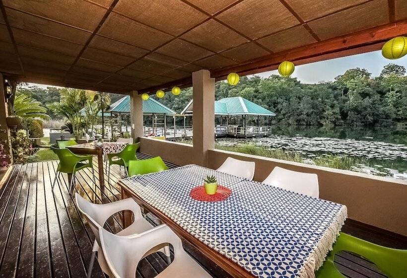 ホテル Bambuu Lakeside Lodge