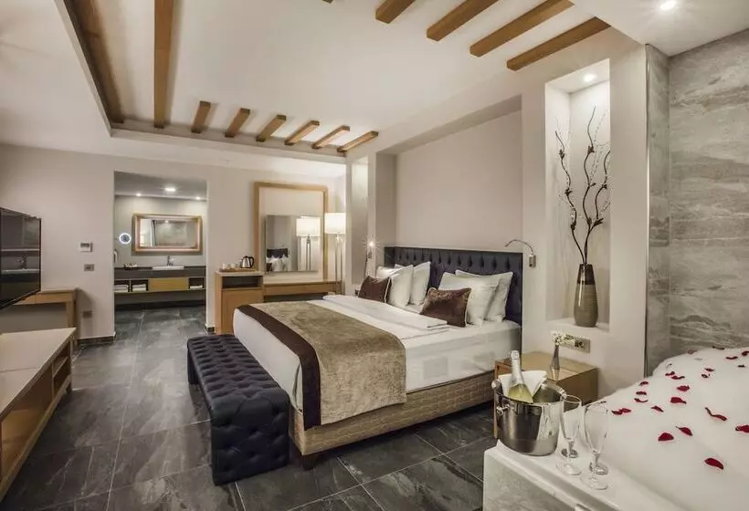 Hotelli Korumar Ephesus Beach & Spa Resort - Ultra All Inclusive