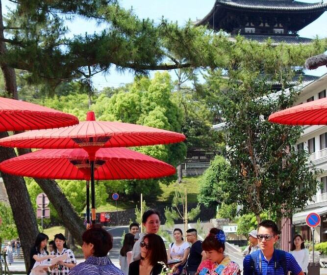 בית מלון כפרי Nara Visitor Center And Inn