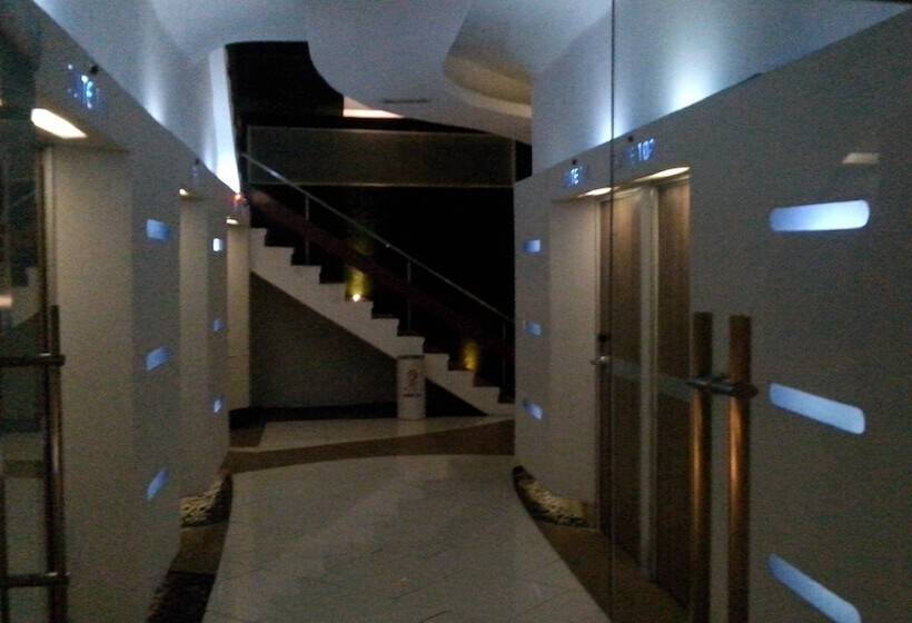 Space Hotel By Papaho