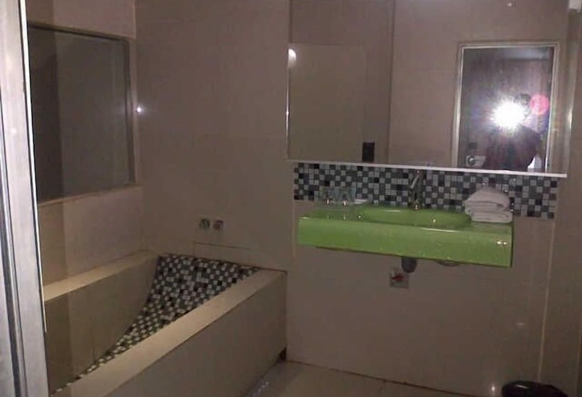 Space Hotel By Papaho