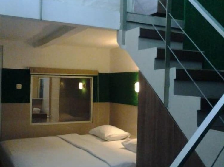 Space Hotel By Papaho