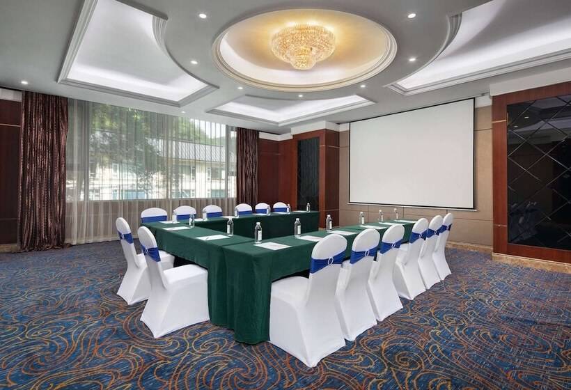 Otel Wyndham Garden Chengdu Huashuiwan