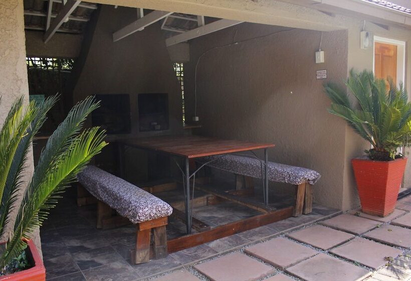 بنسيون African Sky Guest House