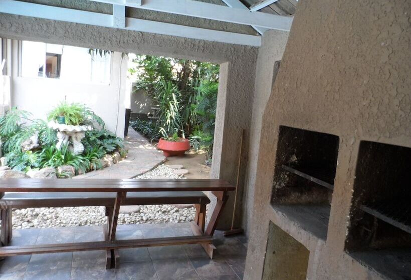 بنسيون African Sky Guest House