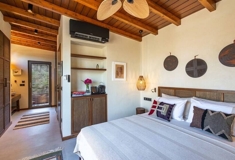 Отель Ada Capra