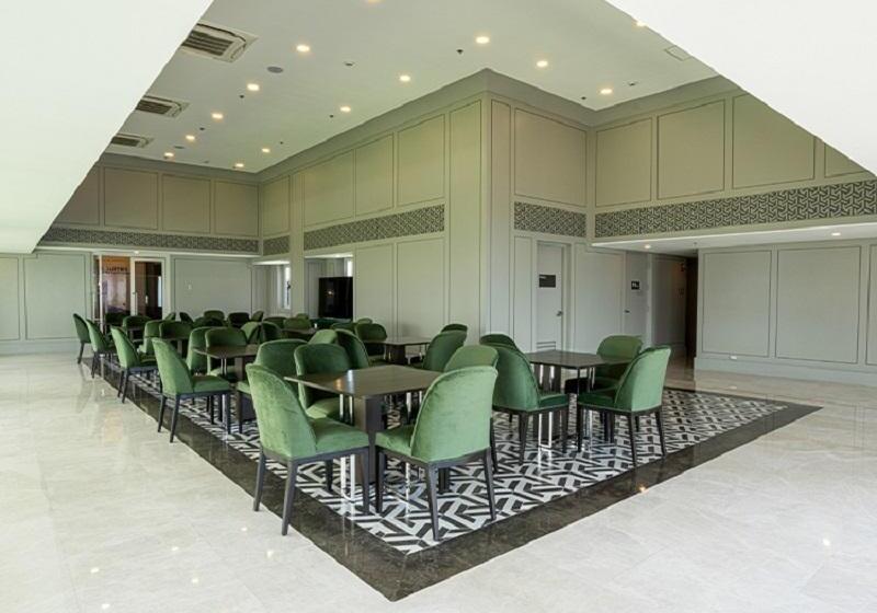 هتل The Suites At Torre Lorenzo Malate - Managed By The Ascott Limited