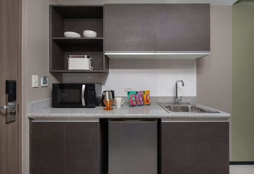 هتل The Suites At Torre Lorenzo Malate - Managed By The Ascott Limited