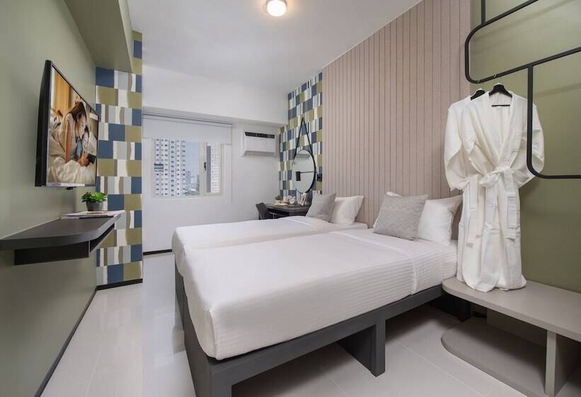 هتل The Suites At Torre Lorenzo Malate - Managed By The Ascott Limited