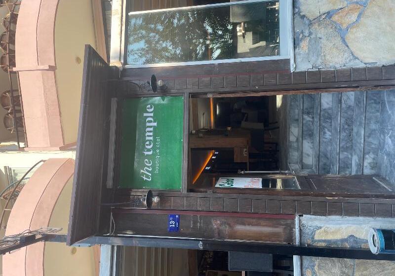 בית מלון כפרי The Temple