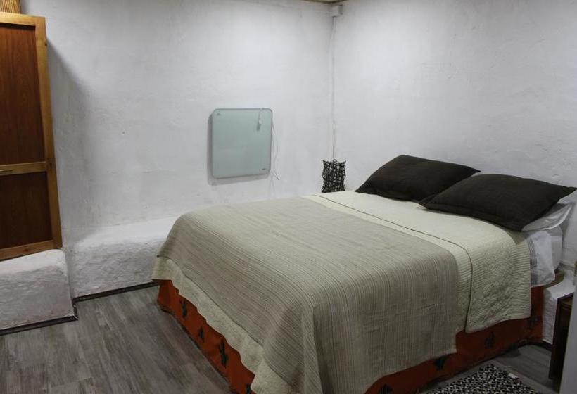 تختخواب و صبحانه Hard Road Atacama