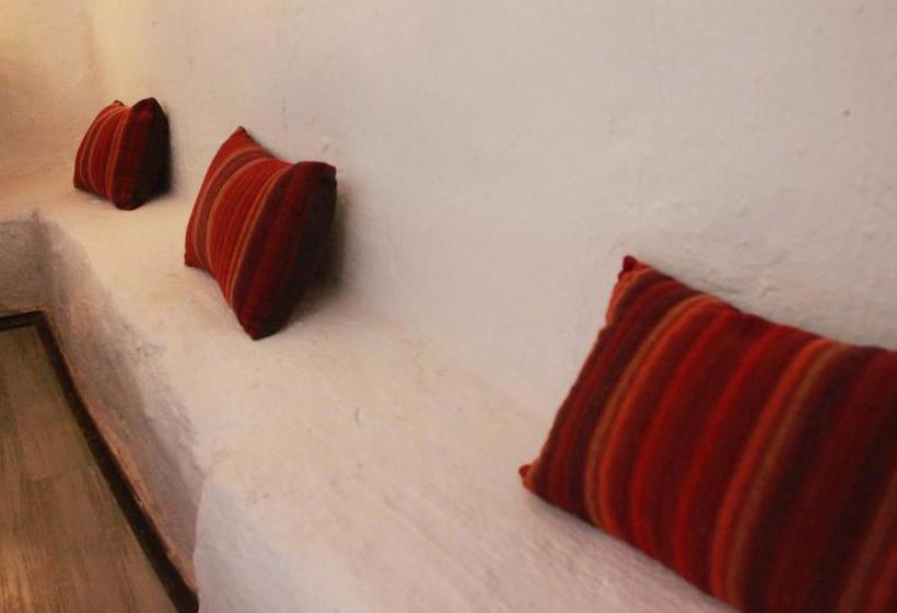 تختخواب و صبحانه Hard Road Atacama